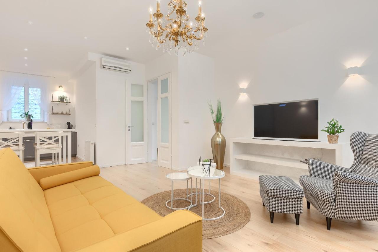 Calafati Apartment With Free Private Parking Рийека Екстериор снимка