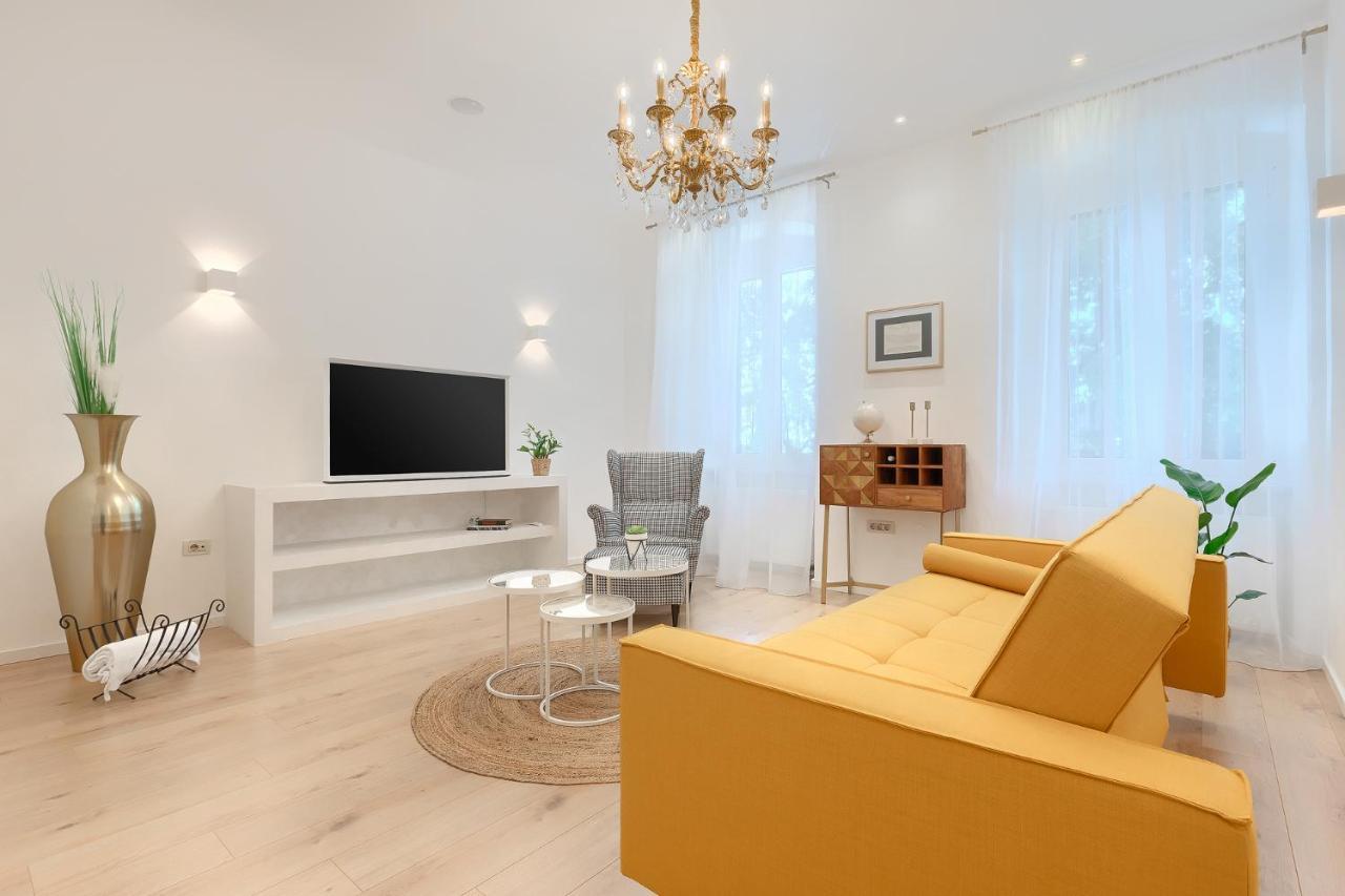 Calafati Apartment With Free Private Parking Рийека Екстериор снимка