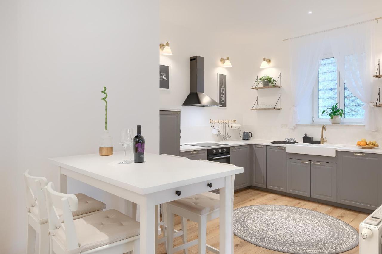 Calafati Apartment With Free Private Parking Рийека Екстериор снимка