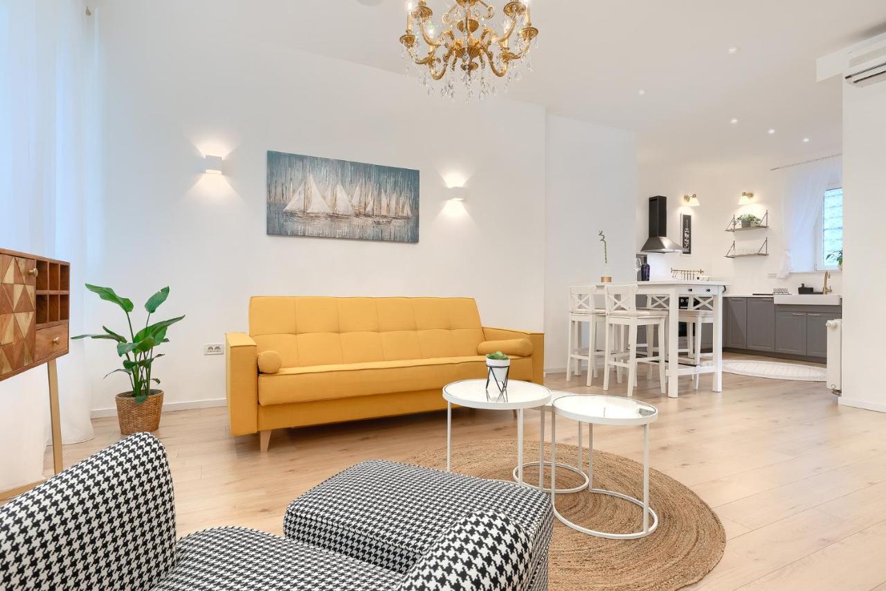 Calafati Apartment With Free Private Parking Рийека Екстериор снимка