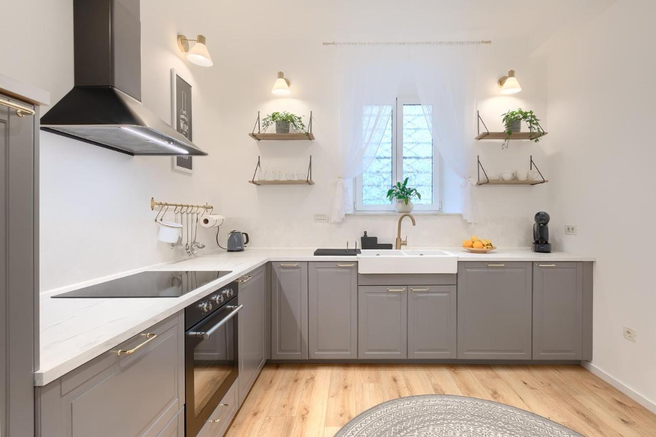 Calafati Apartment With Free Private Parking Рийека Екстериор снимка