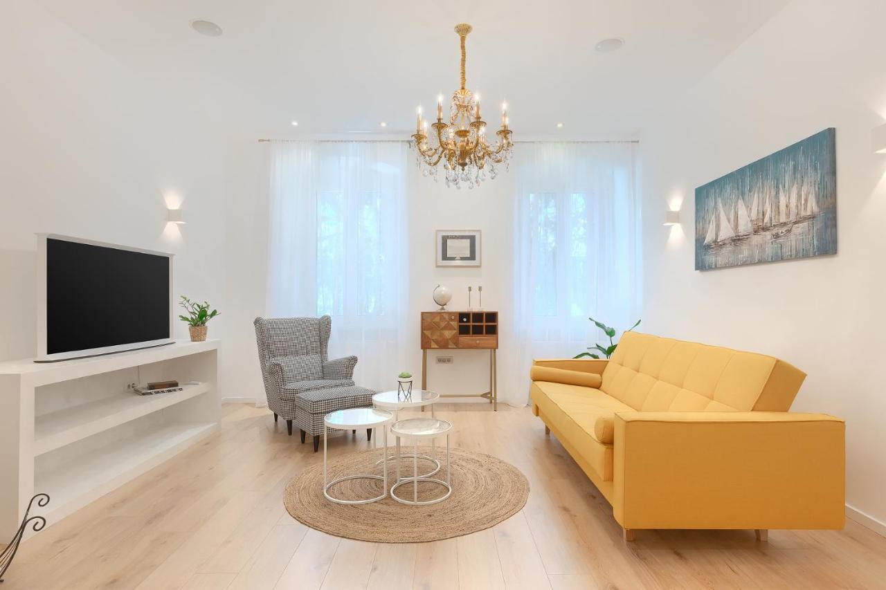 Calafati Apartment With Free Private Parking Рийека Екстериор снимка