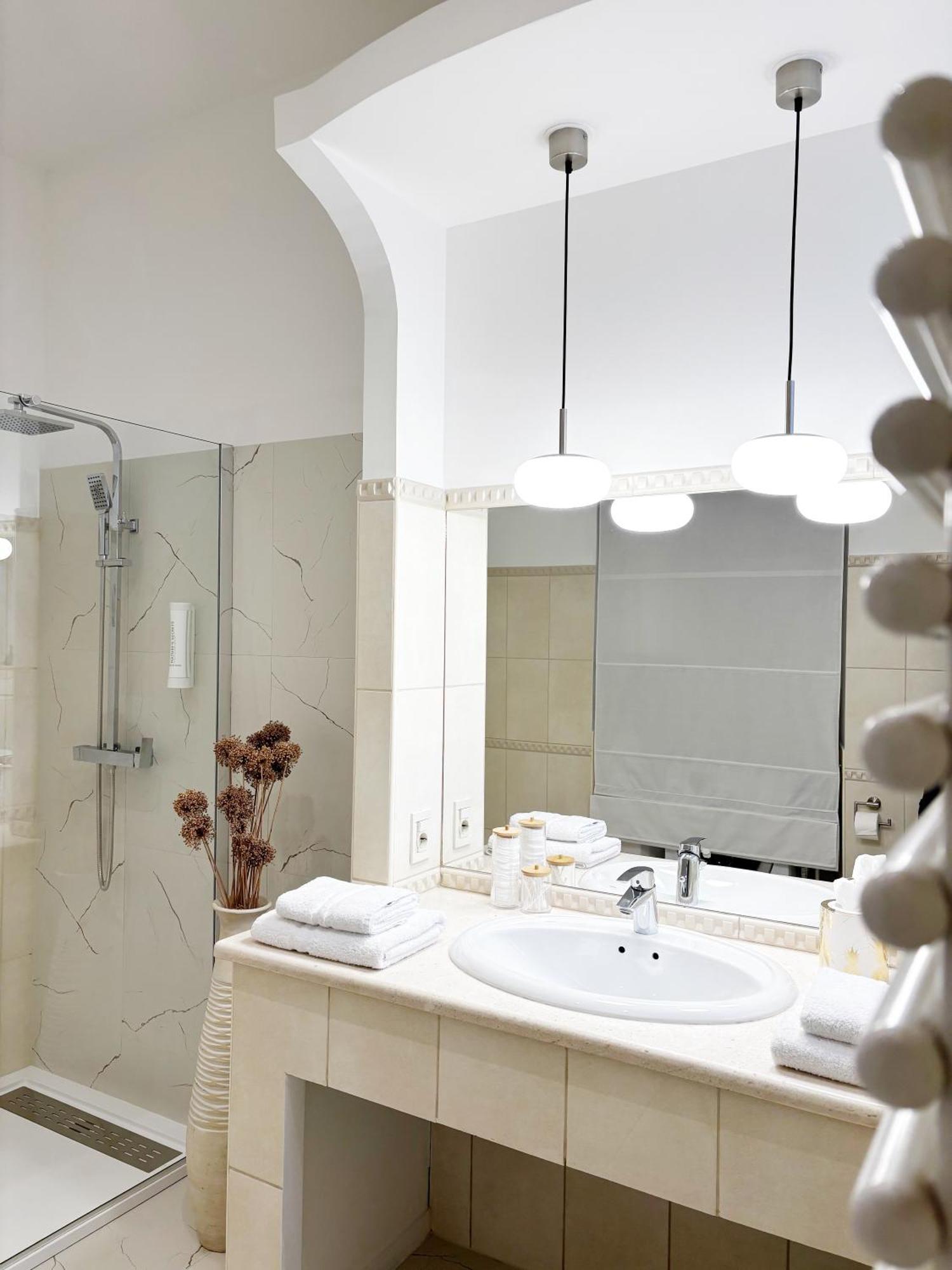 Calafati Apartment With Free Private Parking Рийека Екстериор снимка